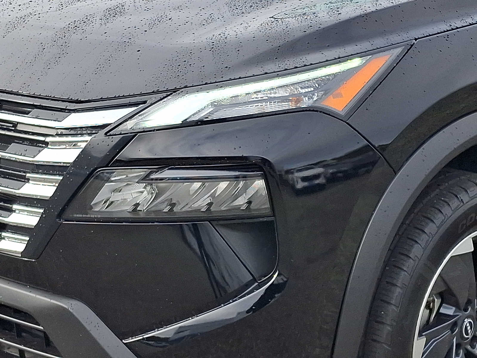 Used 2025 Nissan Rogue SV AWD/4WD image 9