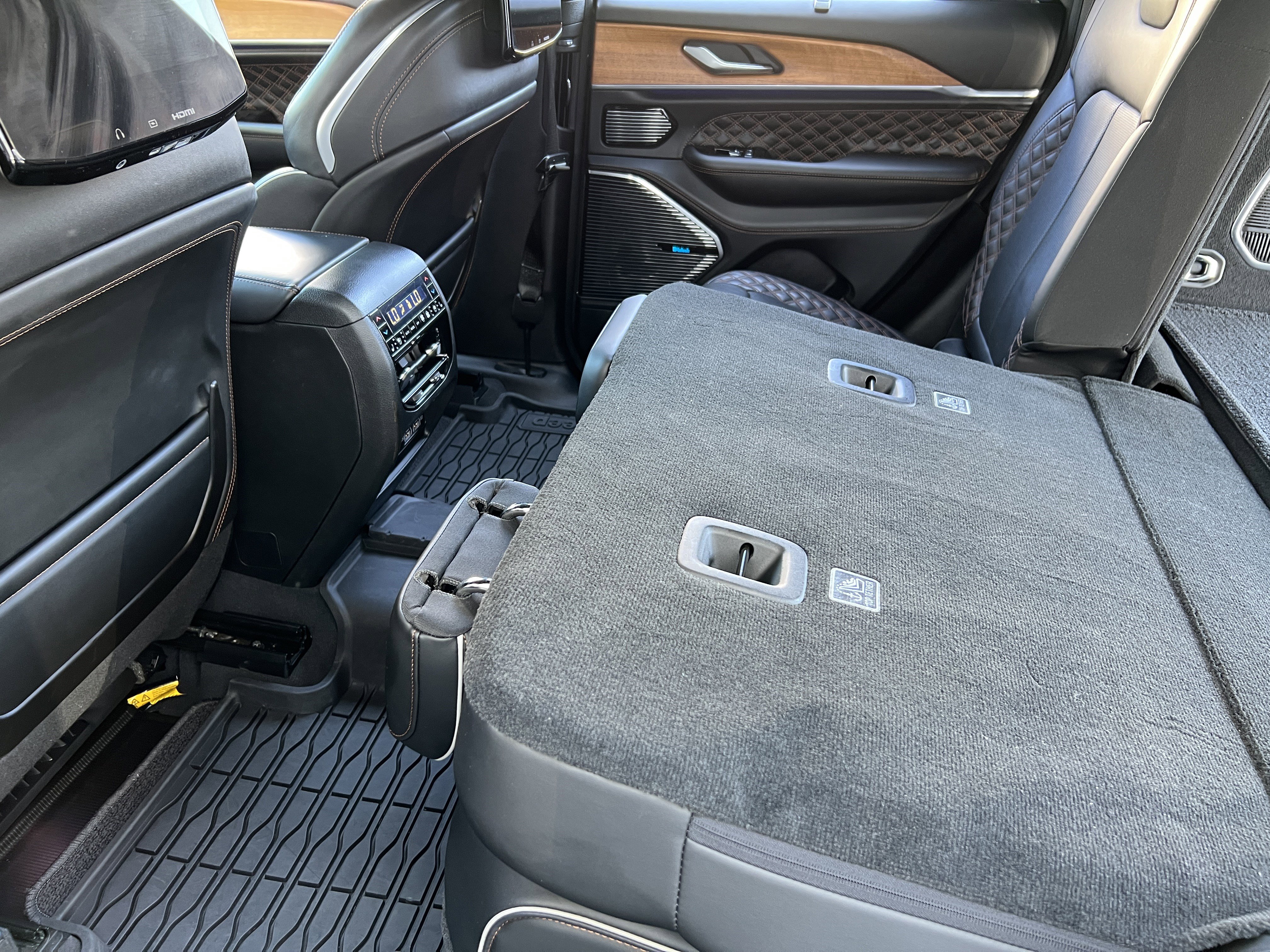 Used 2023 Jeep Grand Cherokee Summit AWD/4WD image 18