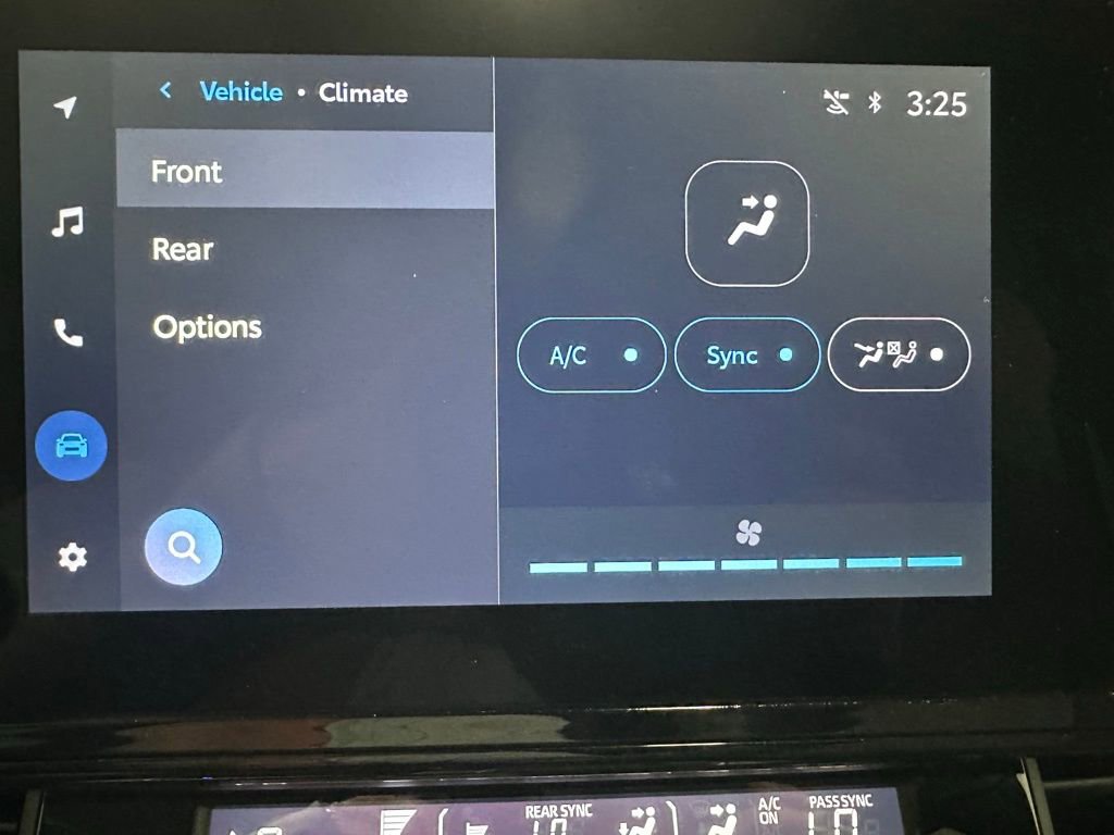 Used 2025 Toyota Sienna LE image 31
