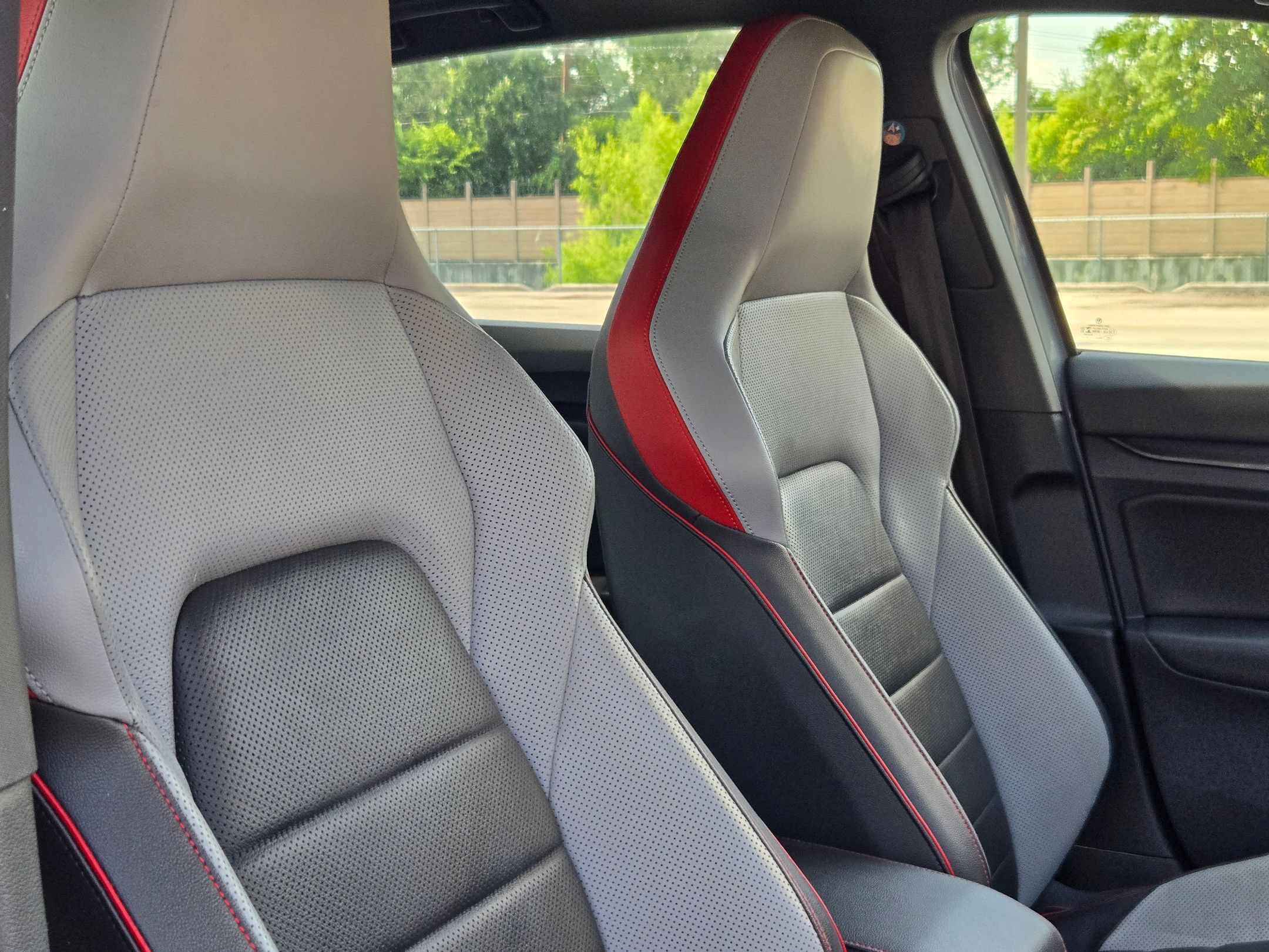 Used 2022 Volkswagen GTI SE FWD image 26