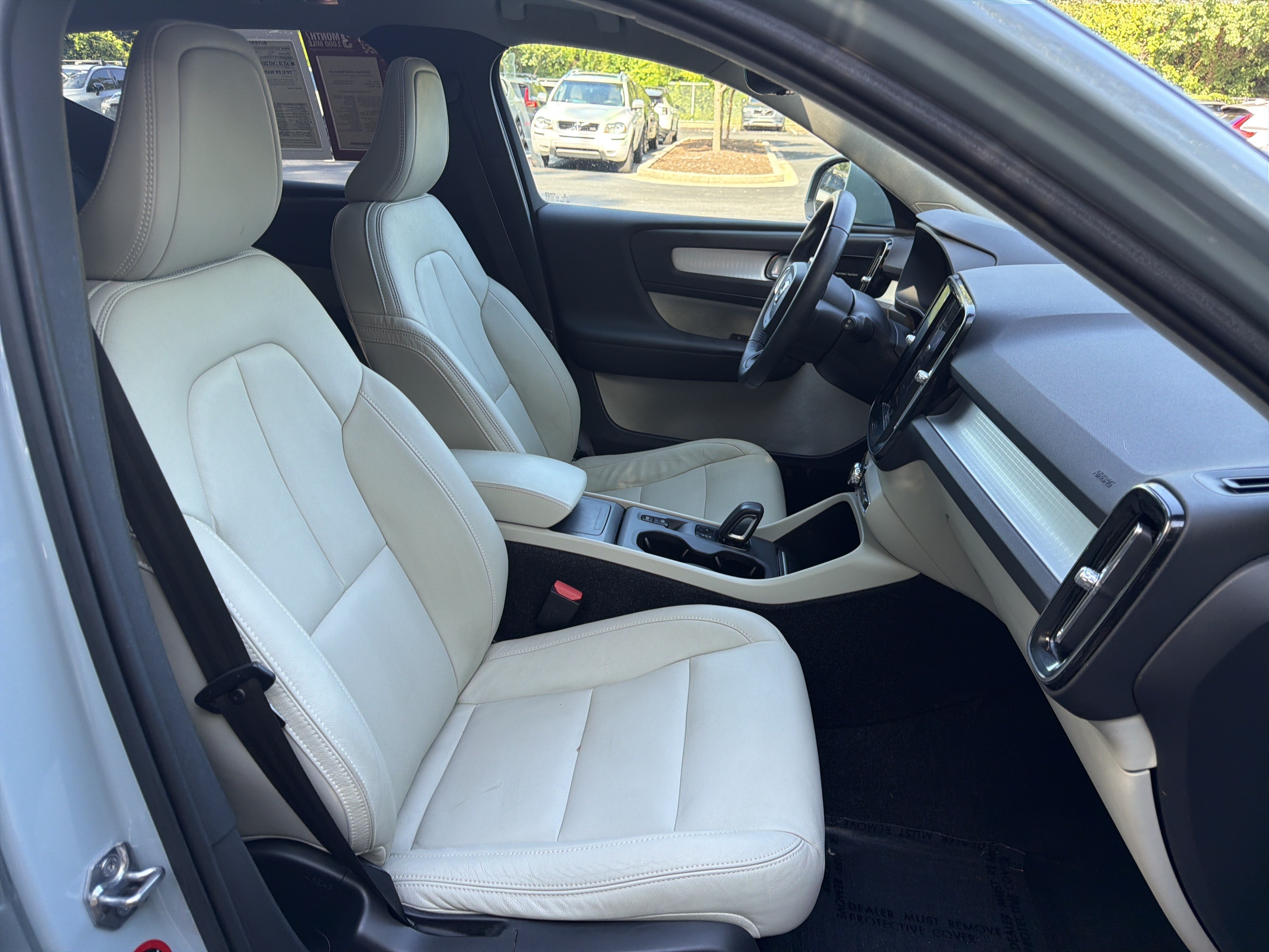 Used 2019 Volvo XC40 T5 Momentum AWD/4WD image 35
