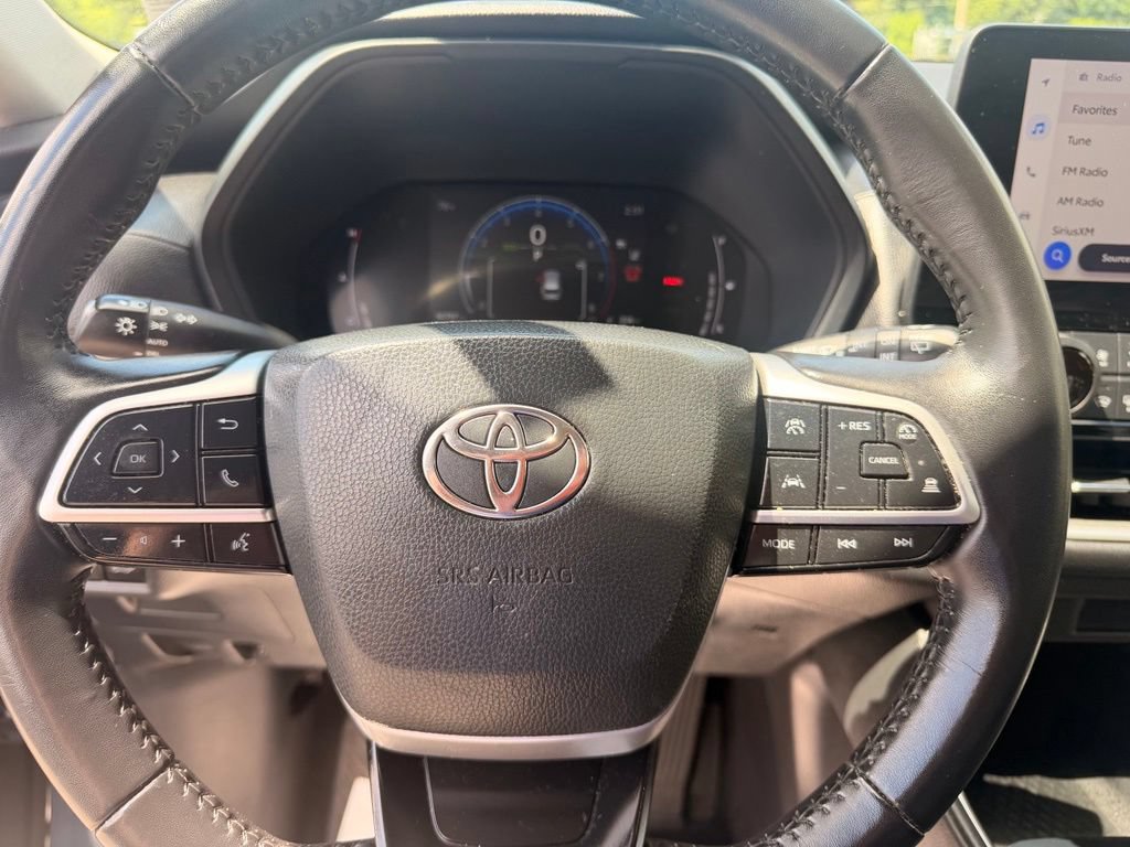 Used 2025 Toyota Grand Highlander AWD image 16