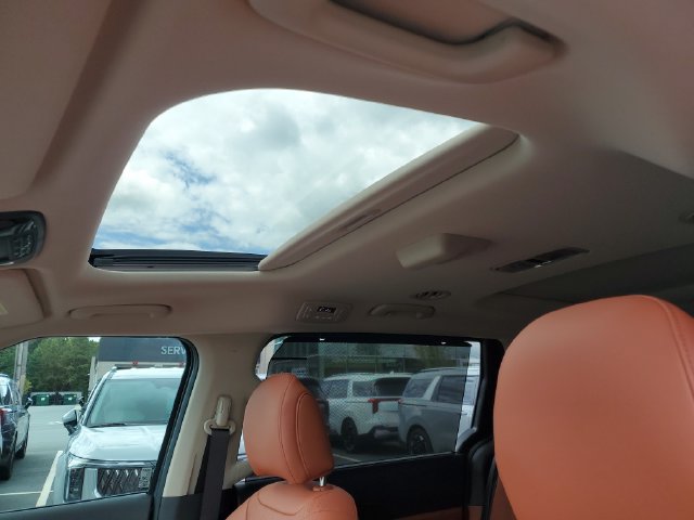 New 2027 Kia Carnival SX w/ Dark Edition Package FWD image 37