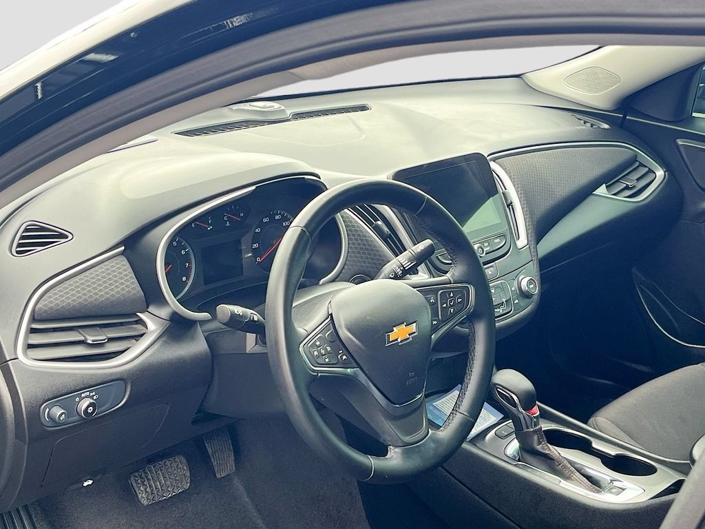 Used 2025 Chevrolet Malibu RS FWD image 9