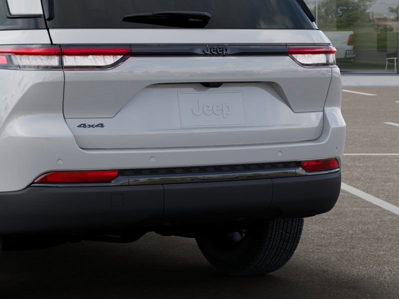 New 2025 Jeep Grand Cherokee Altitude AWD/4WD image 14