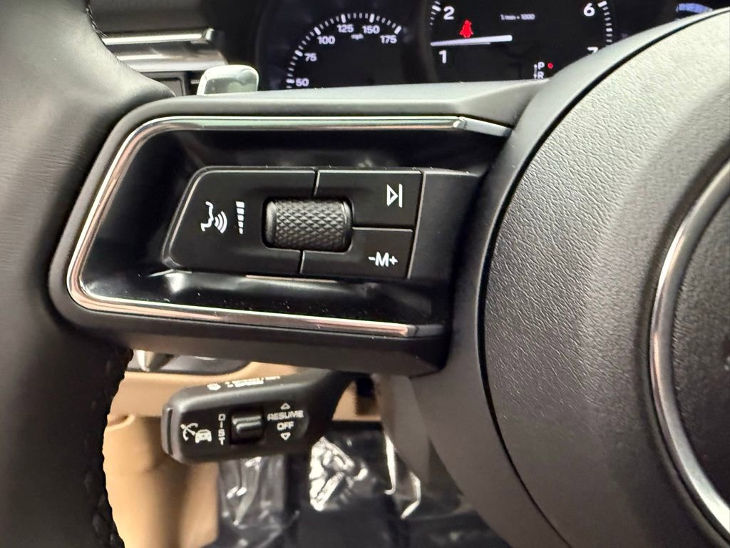 Used 2025 Porsche Macan image 13