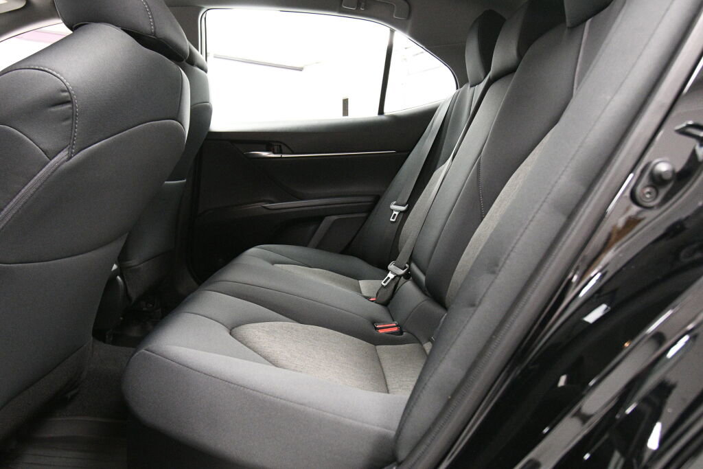 Used 2022 Toyota Camry LE image 18