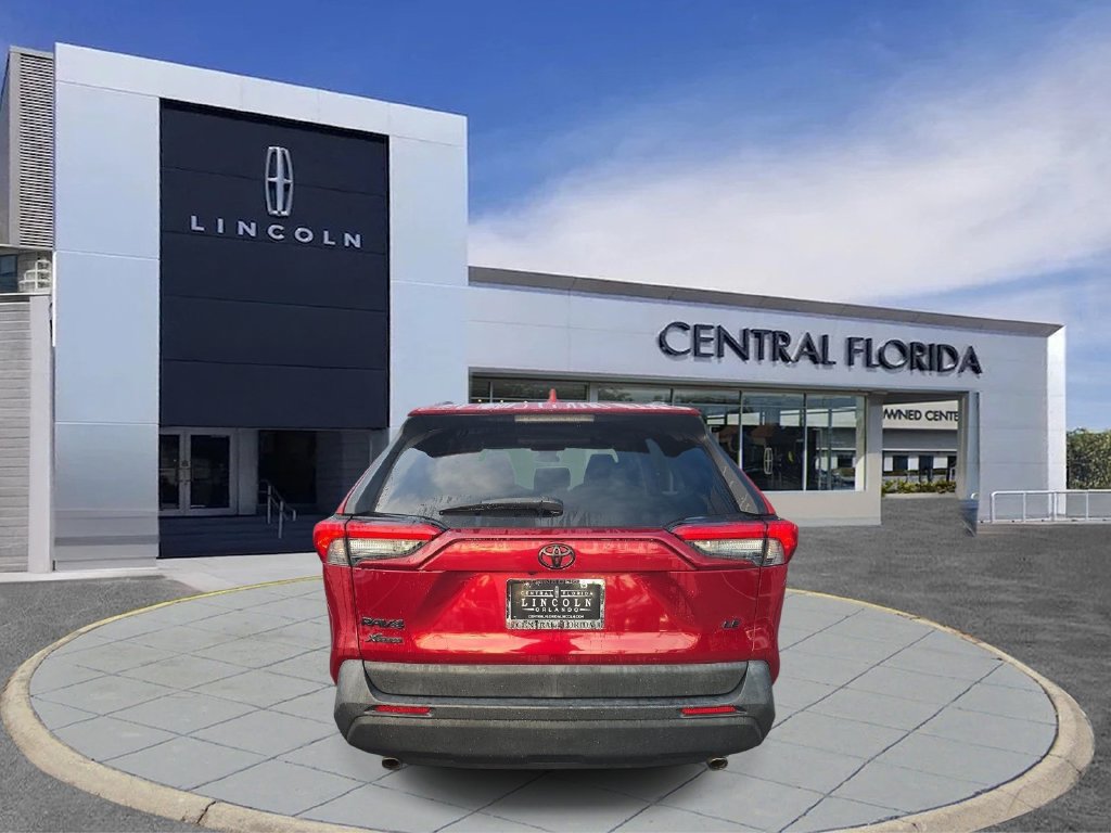 Used 2020 Toyota RAV4 LE FWD image 4