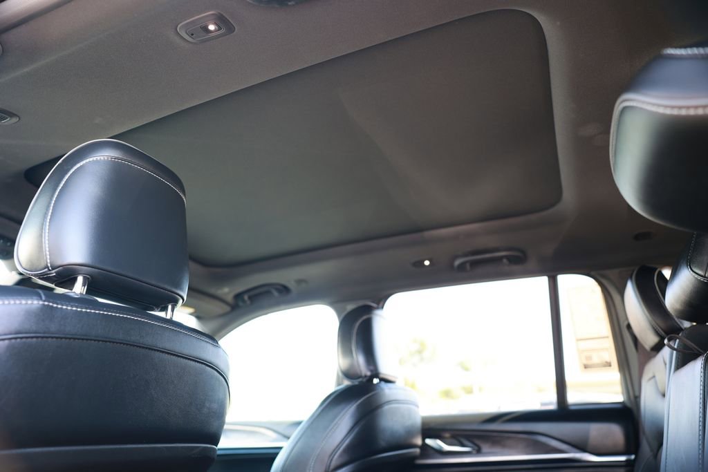 Used 2023 Jeep Grand Cherokee Overland RWD image 34