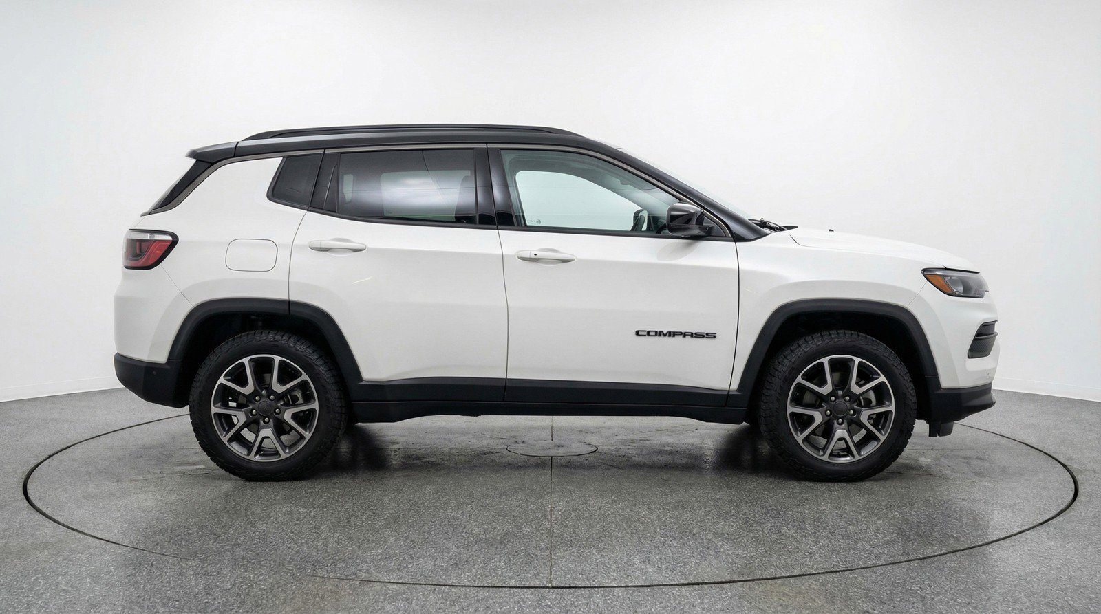 Used 2025 Jeep Compass Trailhawk image 11