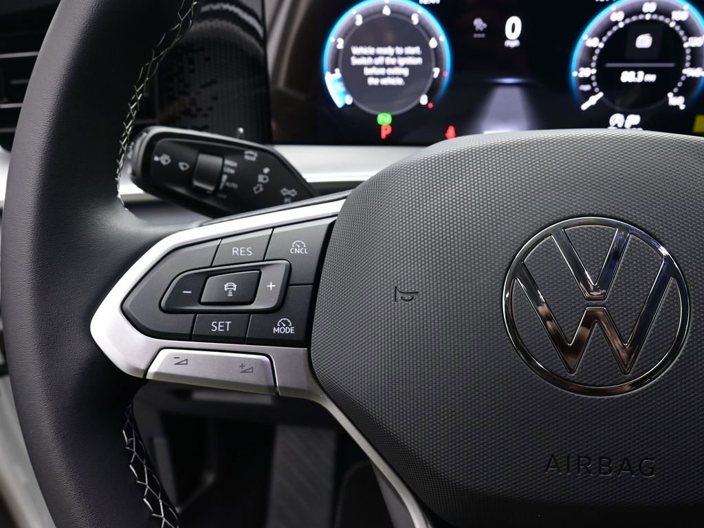 Used 2025 Volkswagen Tiguan SE image 16