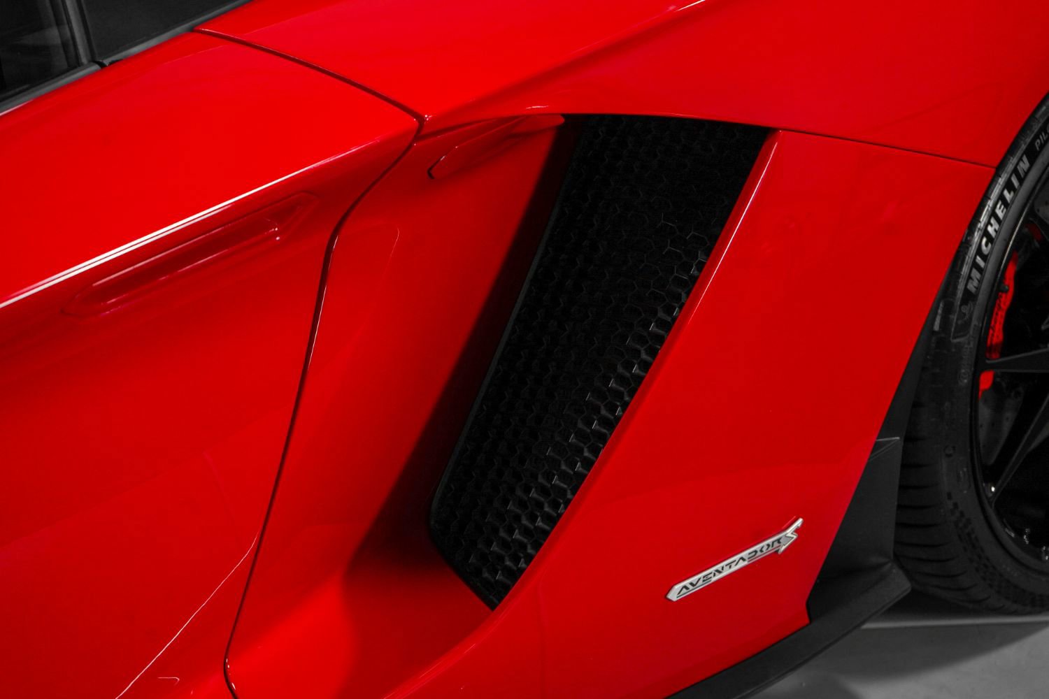 Used 2018 Lamborghini Aventador S image 18