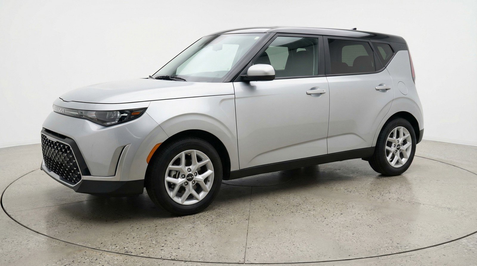 Used 2025 Kia Soul LX w/ LX Technology Package image 3