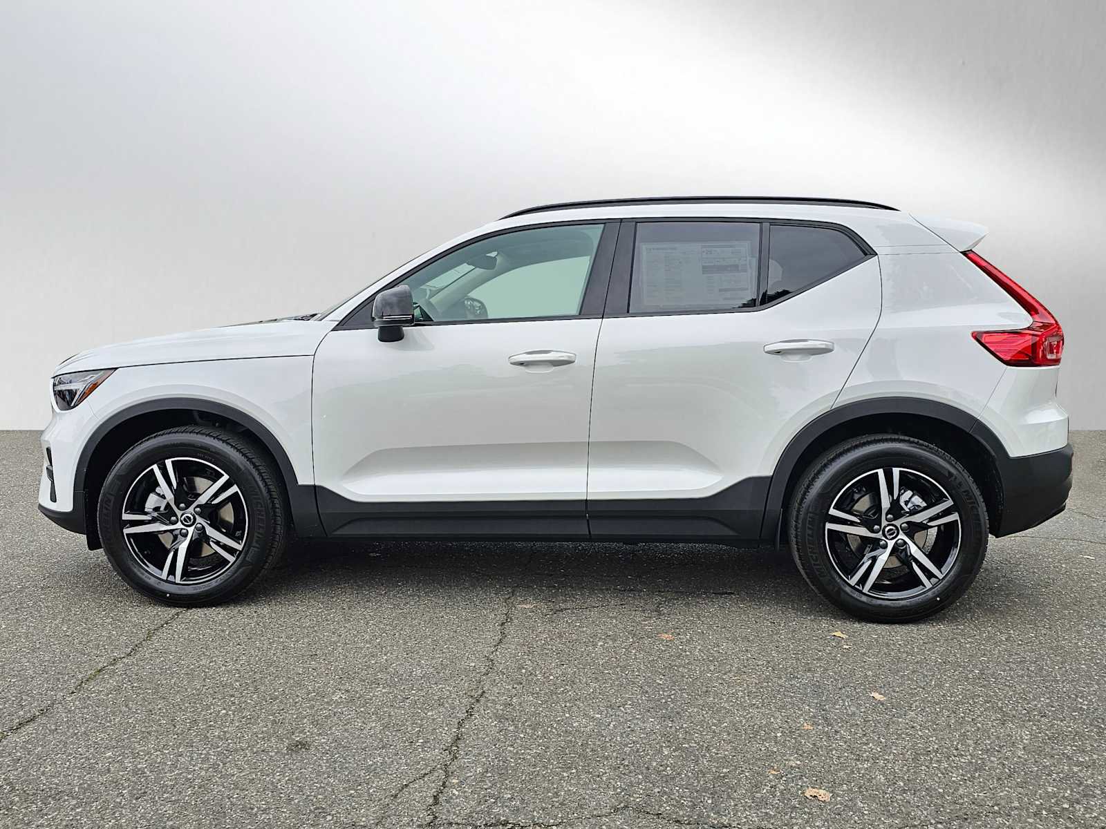 New 2026 Volvo XC40 B5 Core w/ Climate Package image 4
