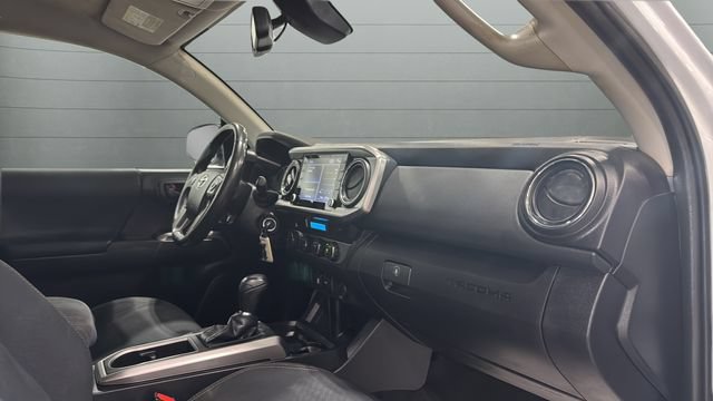 Used 2021 Toyota Tacoma SR5 w/ Trail Edition AWD/4WD image 31