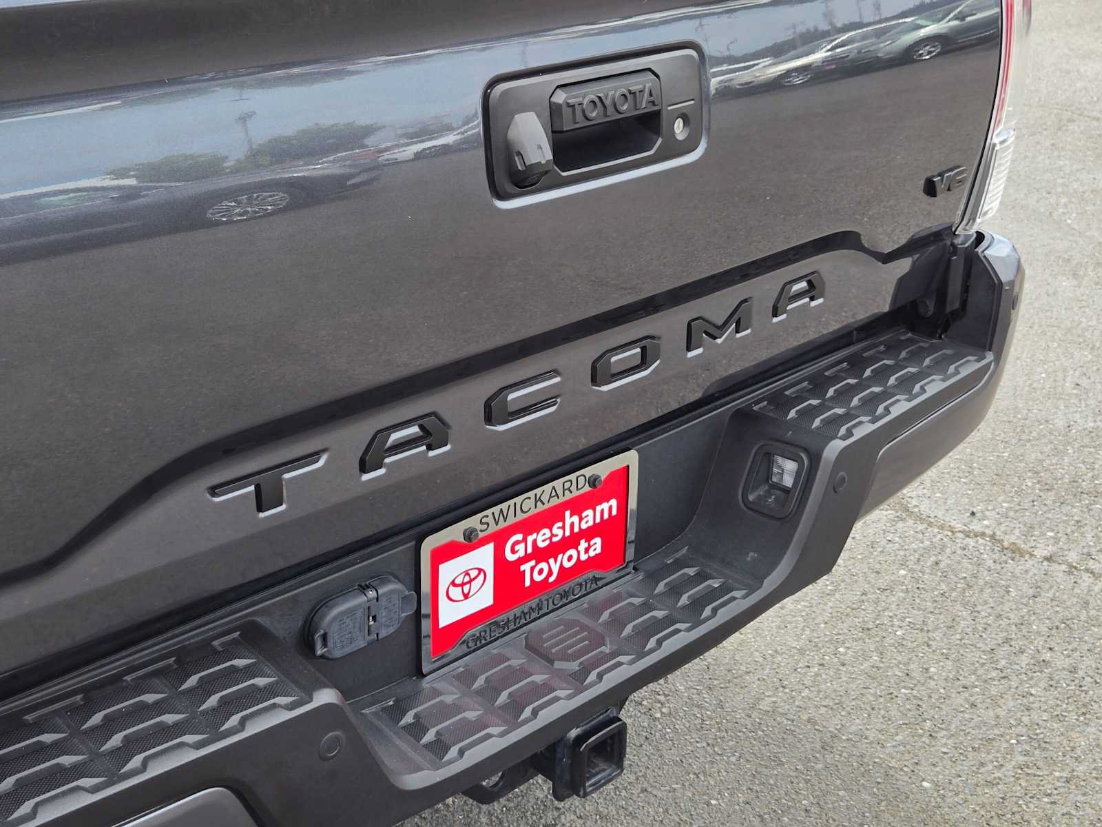 Used 2022 Toyota Tacoma TRD Off-Road w/ Technology Package AWD/4WD image 17