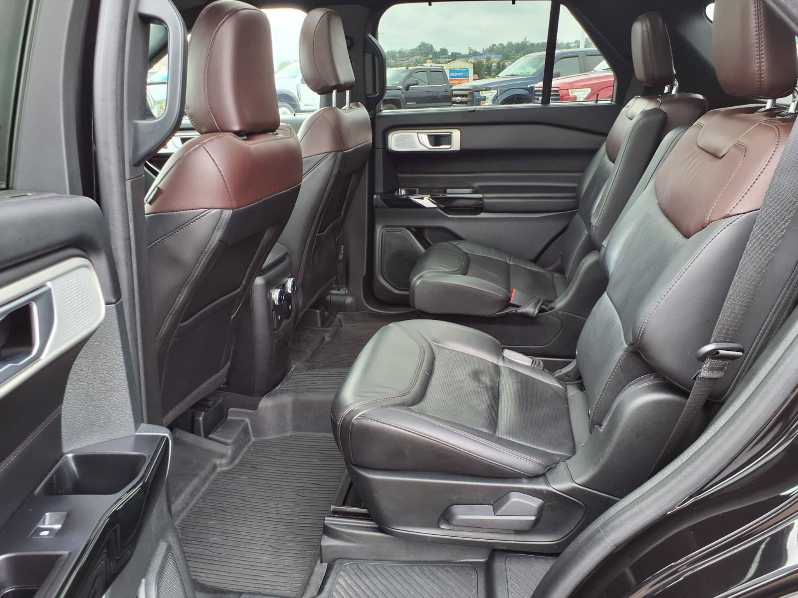 Used 2023 Ford Explorer Platinum w/ Technology Package AWD/4WD image 9