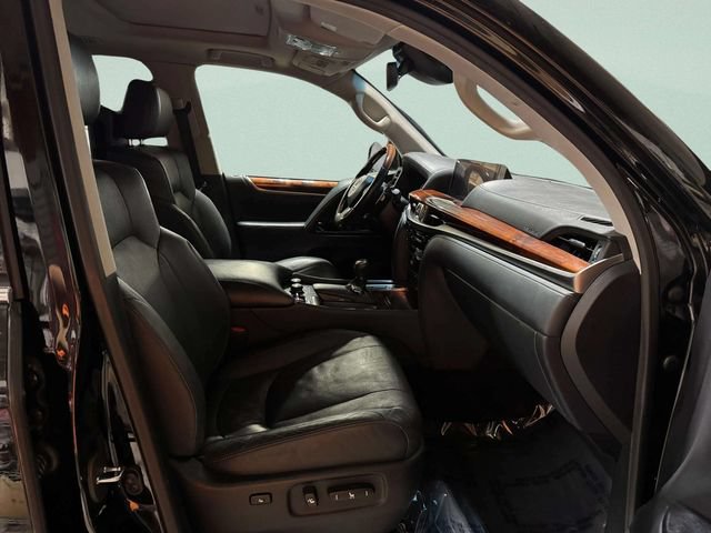 Used 2019 Lexus LX 570 4WD w/ Luxury Package image 31