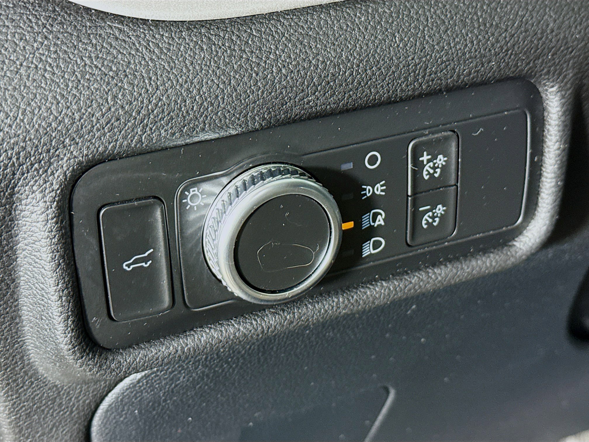 Used 2022 Ford Explorer XLT image 9