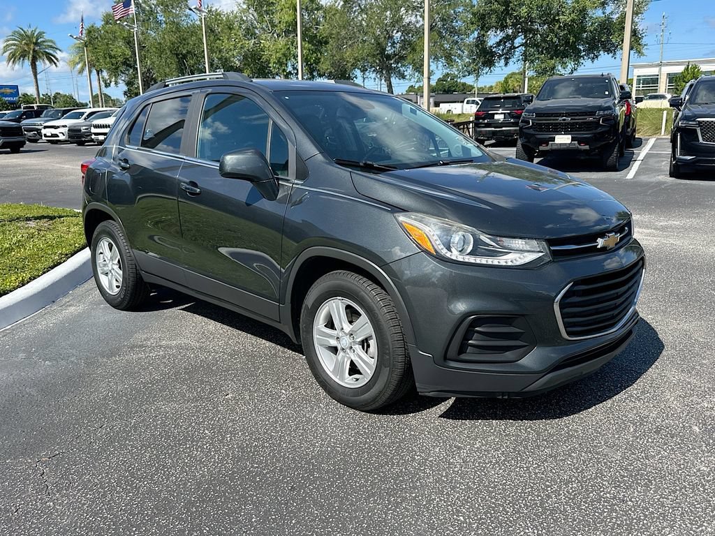 Used 2018 Chevrolet Trax LT w/ LT Convenience Package FWD image 3