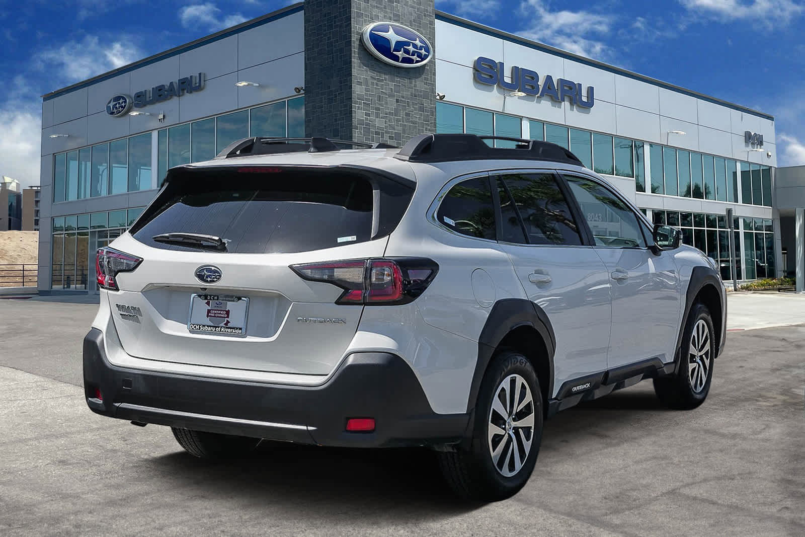 Used 2024 Subaru Outback Premium AWD/4WD image 4