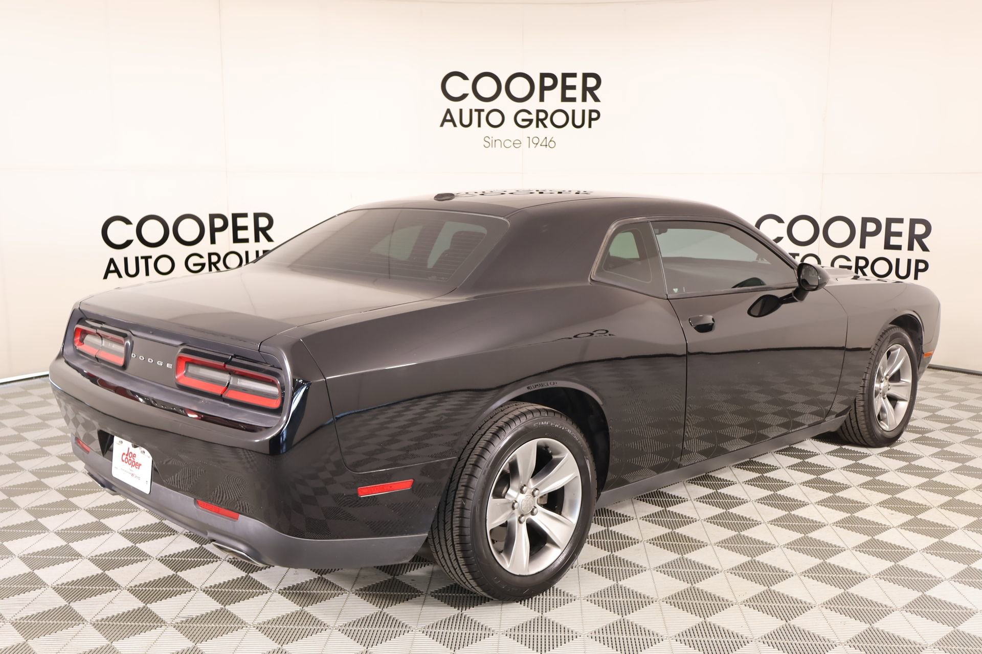 Used 2015 Dodge Challenger SXT RWD image 18