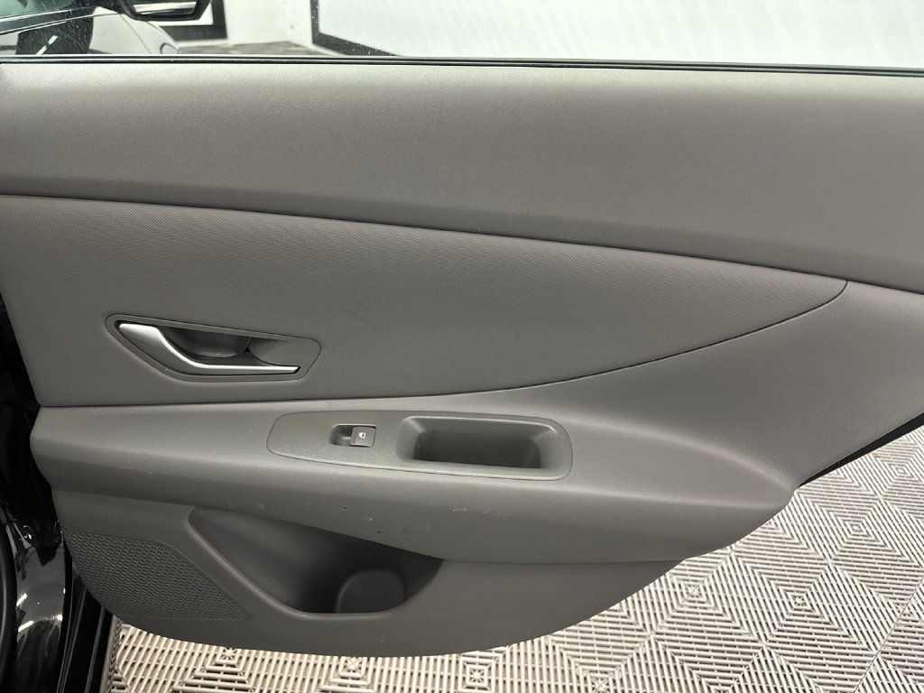 Used 2025 Hyundai Elantra SEL FWD image 16