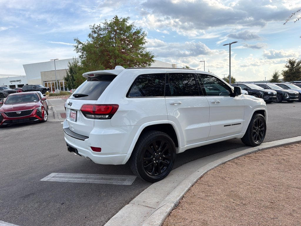 Used 2017 Jeep Grand Cherokee Altitude AWD/4WD image 9