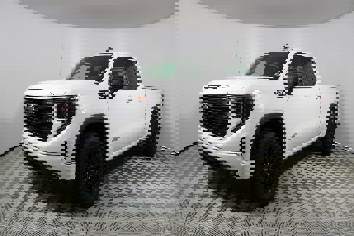 Used 2025 GMC Sierra 1500 Elevation image 3