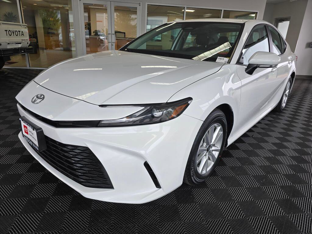 Used 2025 Toyota Camry LE FWD image 7