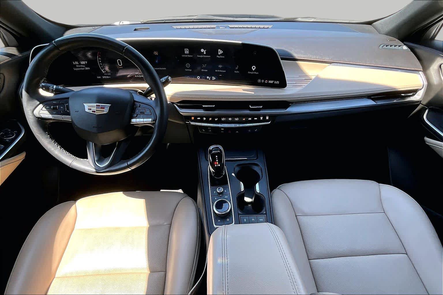 Used 2024 Cadillac XT4 Premium Luxury FWD image 16