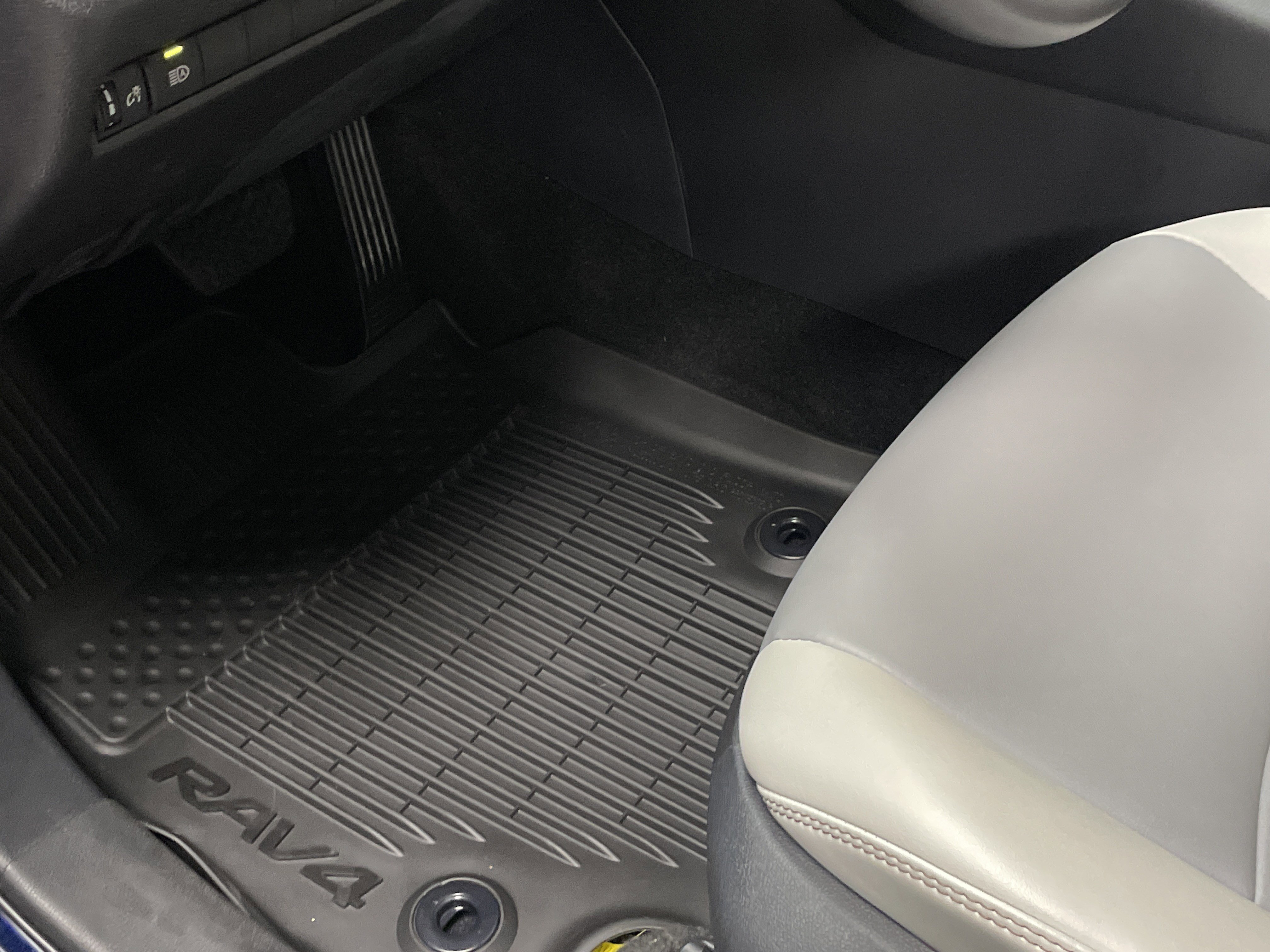 Certified 2025 Toyota RAV4 XLE Premium FWD image 17