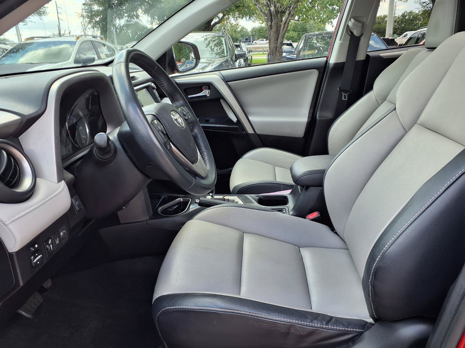 Used 2017 Toyota RAV4 Limited FWD image 18