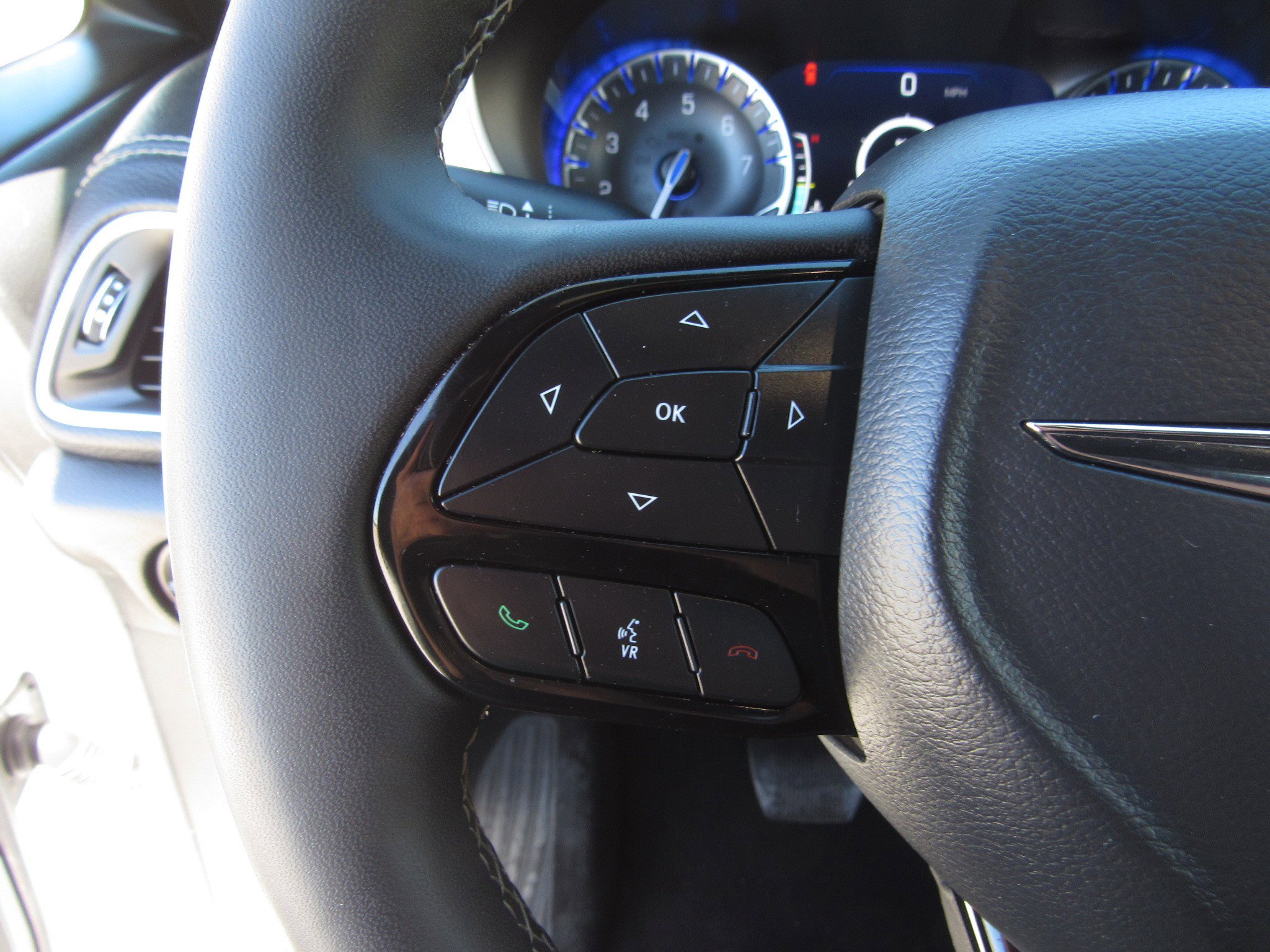 Used 2025 Chrysler Pacifica Limited image 26