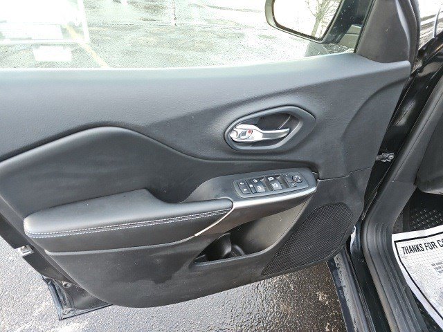 Used 2019 Jeep Cherokee Latitude Plus w/ Cold Weather Group image 21