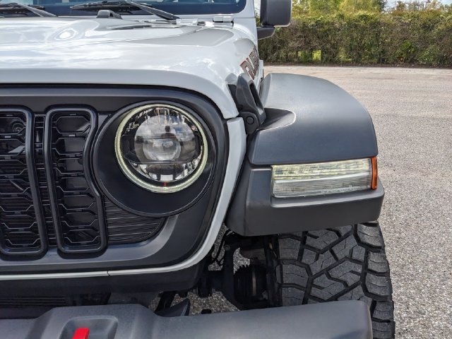 Used 2024 Jeep Wrangler Rubicon AWD/4WD image 10