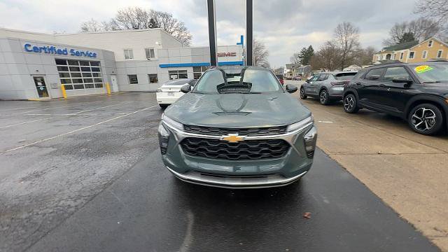 New 2026 Chevrolet Trax LT w/ Sunroof Package FWD image 8