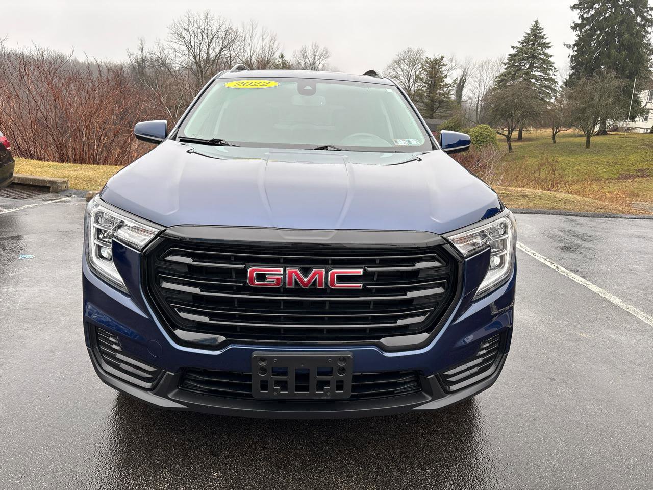 Used 2022 GMC Terrain SLE image 2