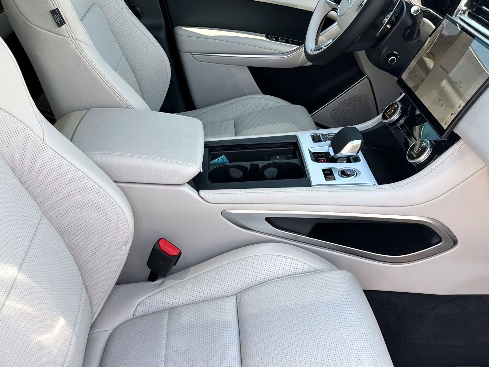 New 2026 Jaguar F-PACE R-Dynamic S image 8