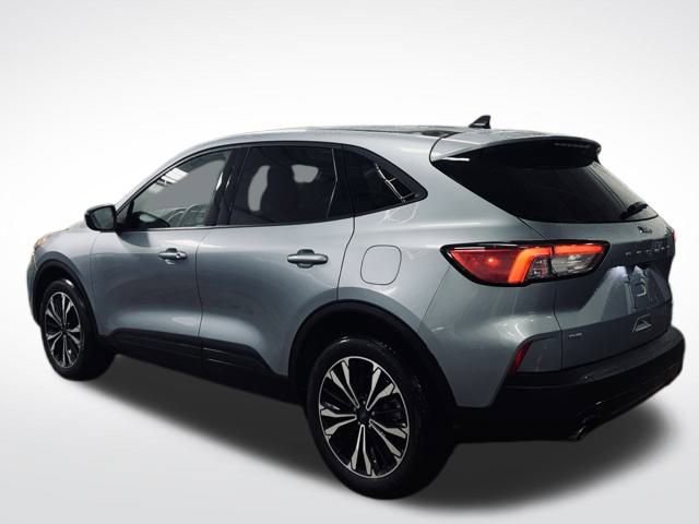Used 2022 Ford Escape SE w/ SE Sport Appearance Package image 8