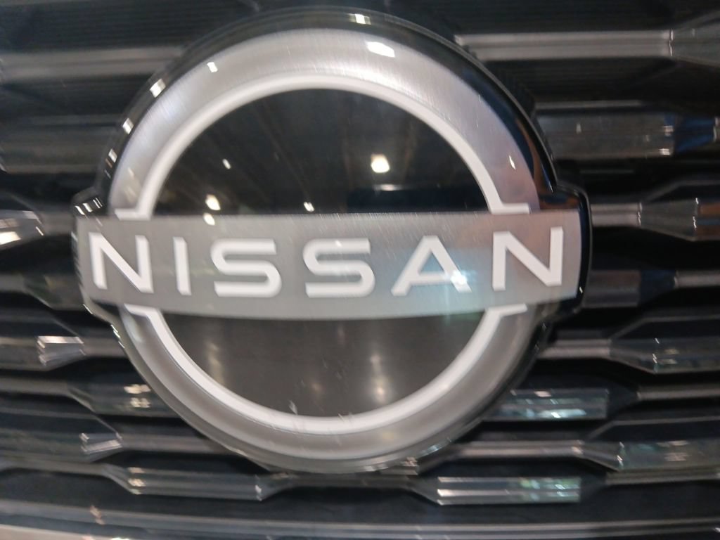 Used 2023 Nissan Rogue SV AWD/4WD image 18