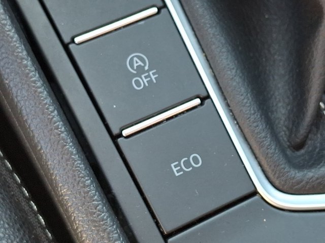 Used 2023 Volkswagen Jetta SE w/ Panoramic Sunroof Package FWD image 30