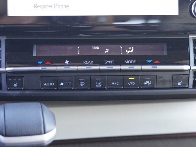 Used 2024 Toyota Sienna XLE FWD image 26