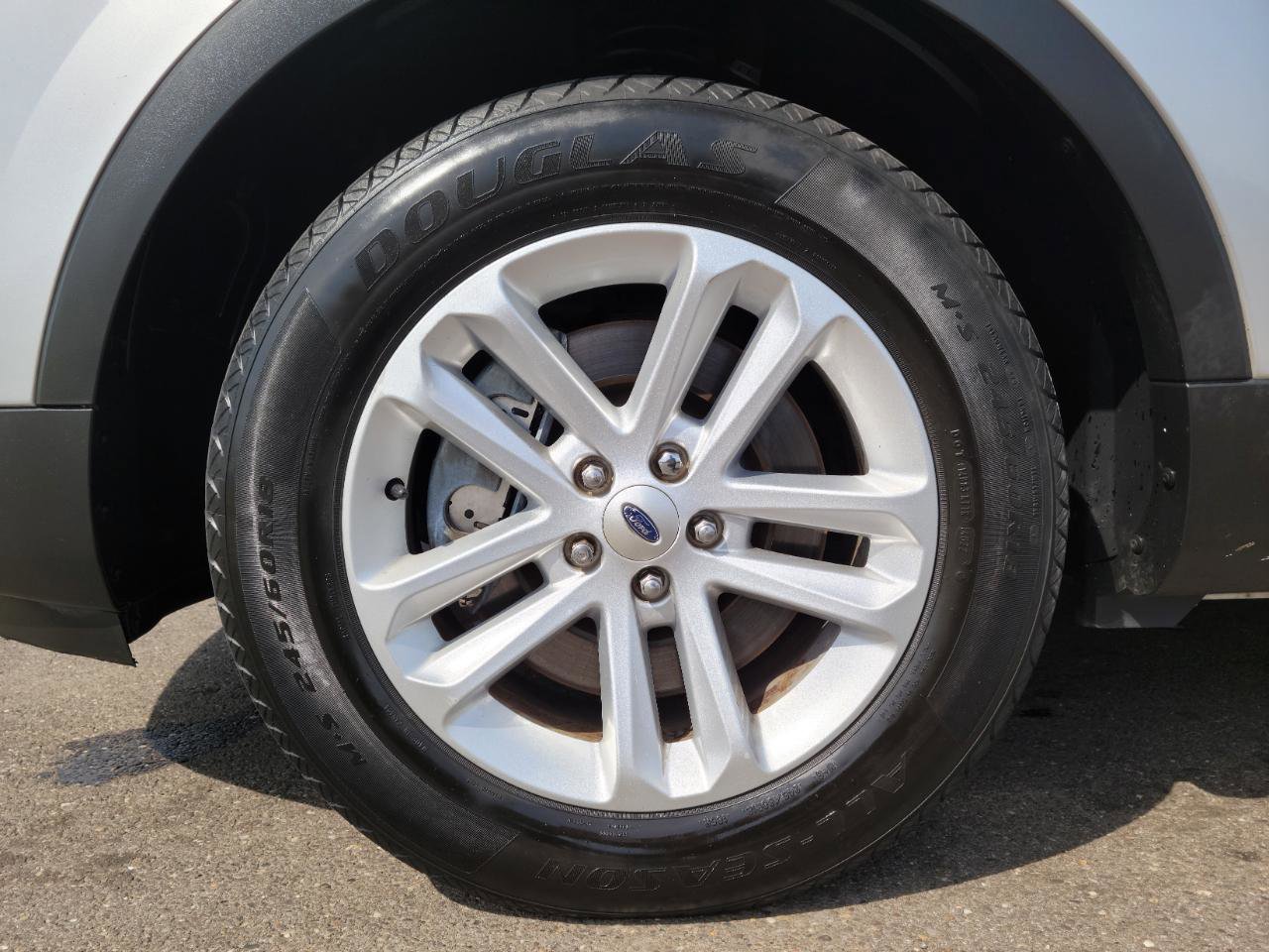 Used 2017 Ford Explorer XLT image 17