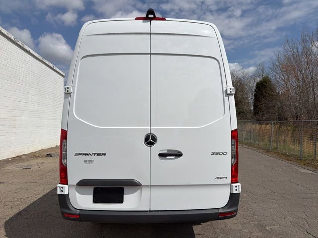 Used 2024 Mercedes-Benz Sprinter 2500 image 3