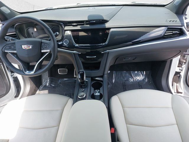 Used 2025 Cadillac XT6 Sport w/ LPO, Floor Liner Package image 9