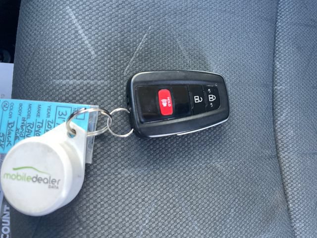 Used 2025 Toyota RAV4 XLE AWD/4WD image 30