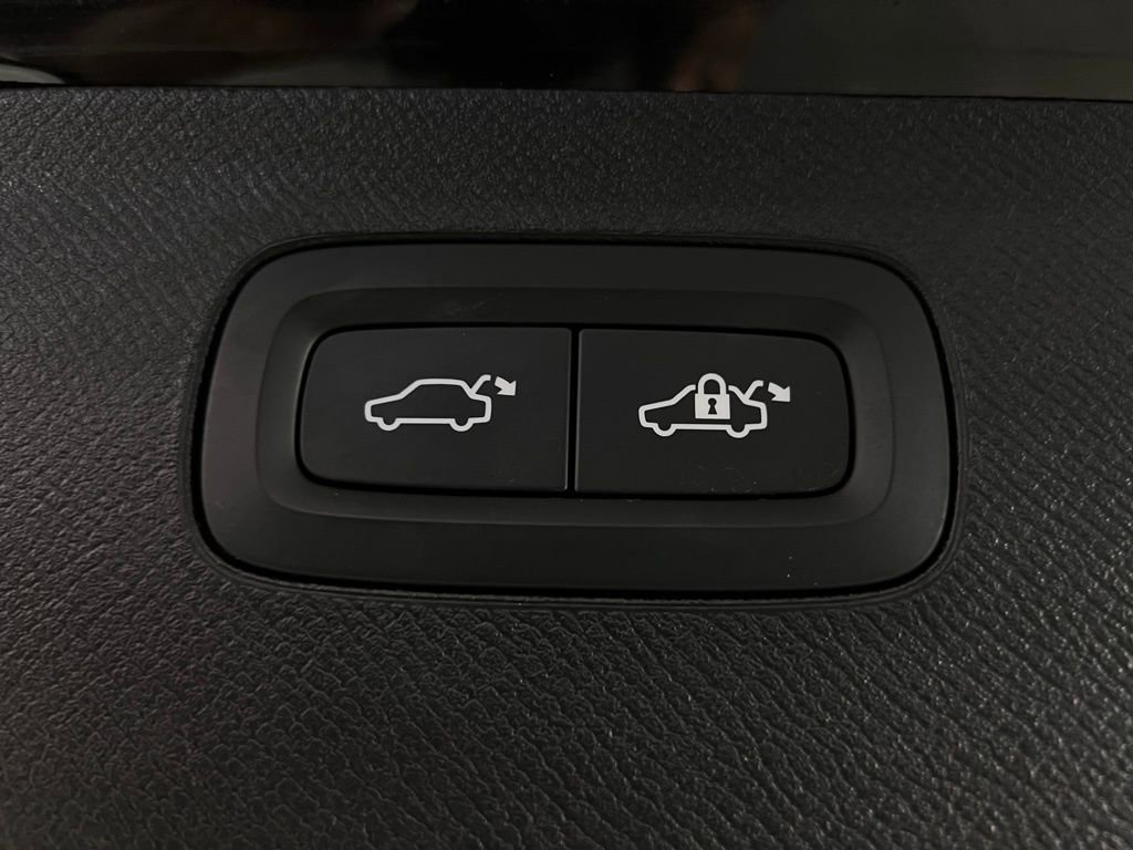 Used 2025 Volvo XC90 B6 Plus image 30