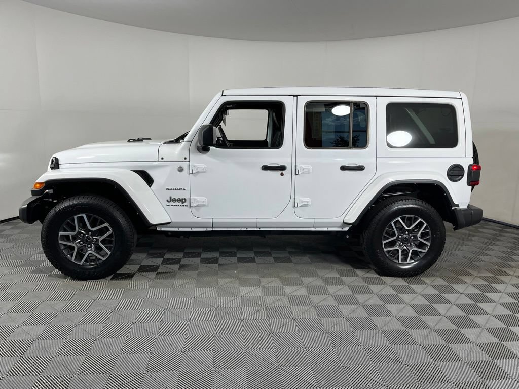 Used 2024 Jeep Wrangler Unlimited Sahara AWD/4WD image 13