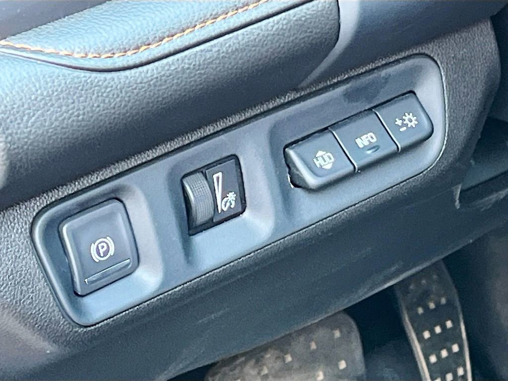 Used 2023 GMC Acadia AT4 w/ Technology Package image 10